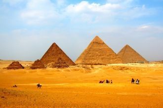 Великие пирамиды Гизы. Слева направо: пи