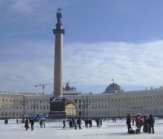 Александровская колонна.Здание Главного 
