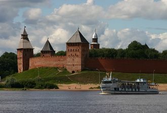 Новгородский кремль вид с реки.
