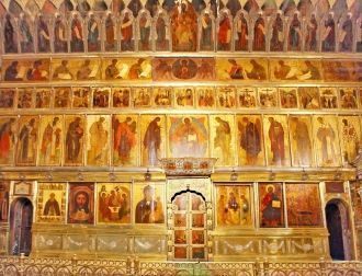 Иконостас Троицкого собора уникален. Он 