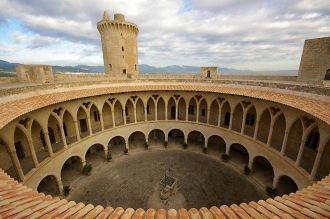 Крепость Бельвер в Испании.