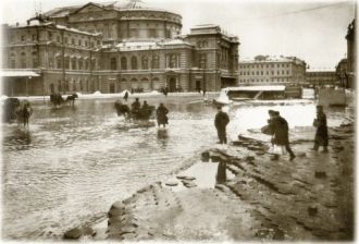 Наводнение на театральной площади
