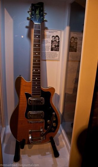 Гитара , на которой играл Джордж Леннон 