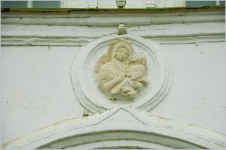 Над вратами монастыря Божия Матерь в вид