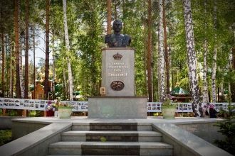 Памятник царю Николаю II . Бюст Николая 