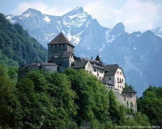 Замок Вадуц расположен в Лихтенштейне, о
