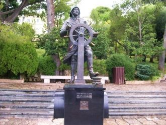 Памятник Альберту-мореходу в парке Монак