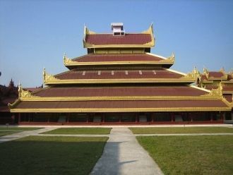 Мандалайский дворец возводился по тому ж