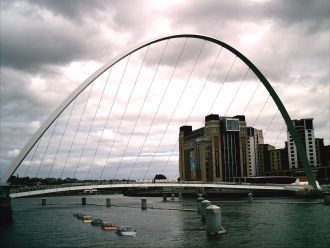 Мост изготовлен полностью из стали, соби
