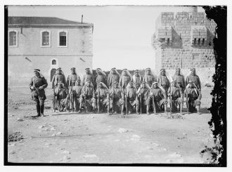 Турецкие солдаты в крепости.
