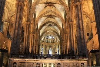 Кафедральный собор Барселоны является ти