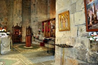 Внутри монастыря.