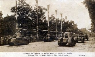 Колонна французских танков Renault FT на