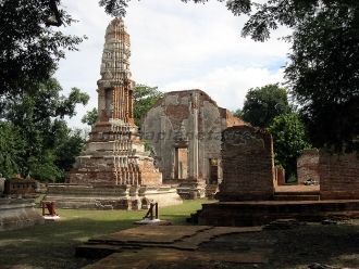 Храм Ват Бором Пхуттарам. Был построен  