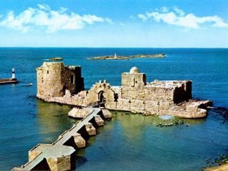 Сама крепость была построена в XIII веке
