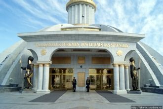 Монумент Независимости Туркменистана