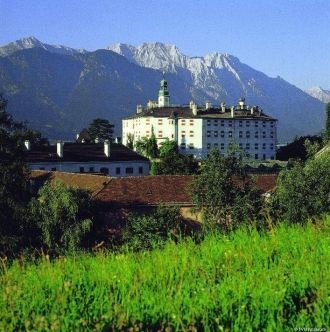 Замок Амбрас в Инсбруке в Австрии. Общий