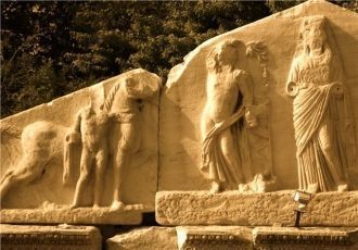 Фронтон триумфальной арки Марка Аврелия 