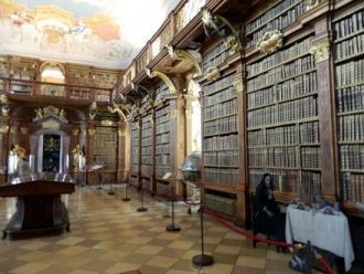 Библиотека аббатства. Впечатляющая библи
