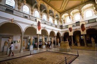 Музей Бардо, бывший дворец беев, располо