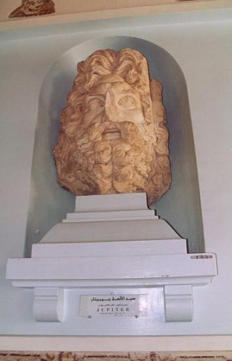 Мраморная голова колоссальной статуи Юпи