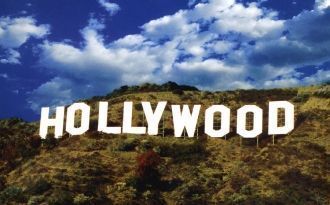 Голливуд (англ. Hollywood ['hɒlıwʊd]: ho