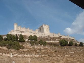 Замок в окружении 28 башен получил нынеш