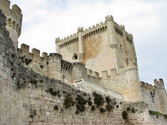 Хуан II Арагонский провёл в замке свои м