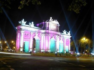 Ворота Алькала ночью
