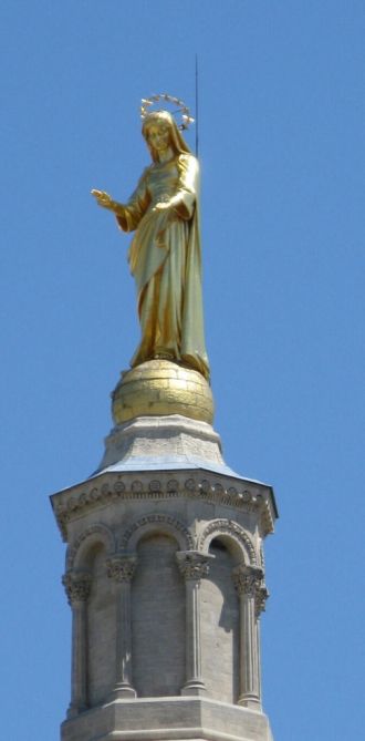 Папский дворец в Авиньоне. Статуя Богома