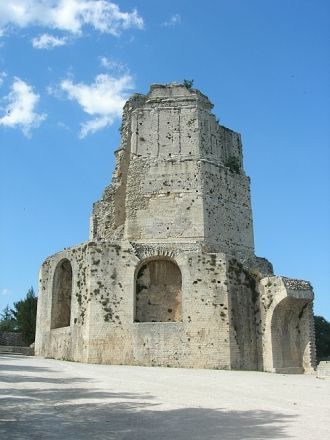 Башня Мань, Тур-Мань (фр. Tour Magne, «б