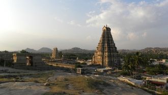 Историю храма Вирупакша можно проследить