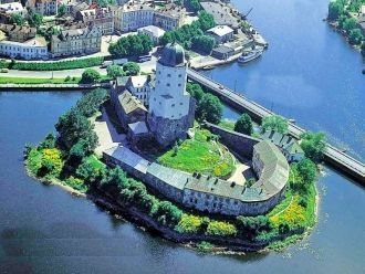 Выборгский замок был основан шведами в 1