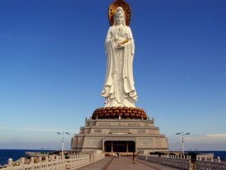 Статуя богини Гуаньинь в Санья - изображ