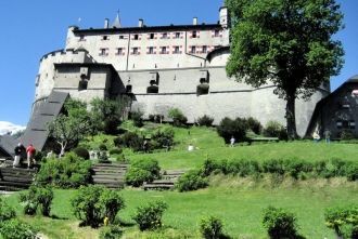 Хоэнверфен – старинная крепость, которой