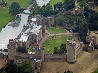 Уорикский замок (англ. Warwick Castle) —