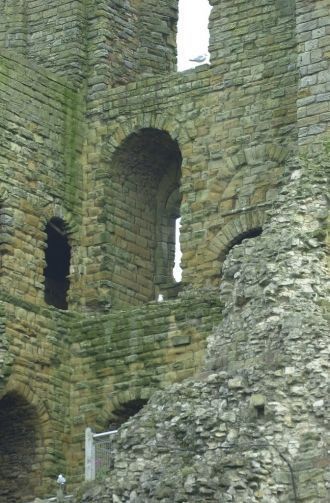 В 1312 году Эдуард II подарил замок Пьер