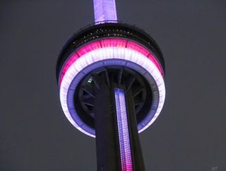 Башня CN (CN Tower). Ночная подсветка
