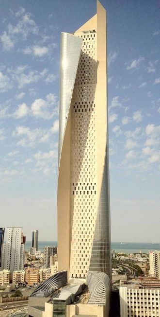 Башня Аль-Хамра необычна своей асимметри