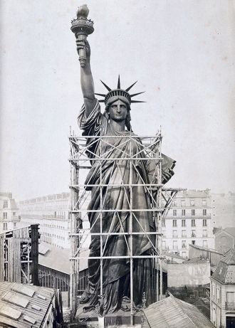 Статуя была завершена французами в июле 