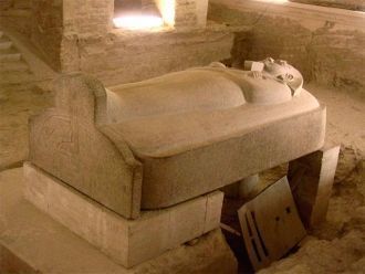 Каменный саркофаг Маренптаха в гробнице 
