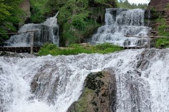 Джуринский водопад, считается наибольшим