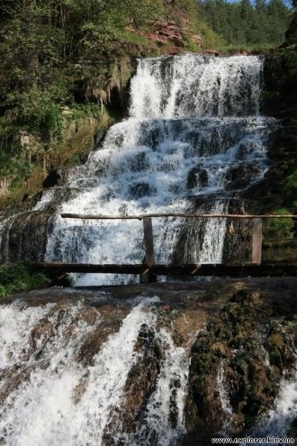 Потоки водопада Джуринский.