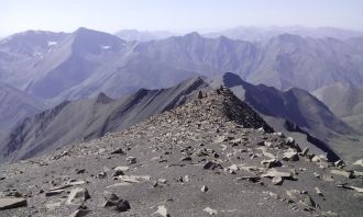 Вершина Дюльтыдаг (4127 м) — высшая точк
