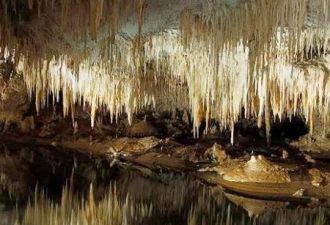 Пещера представляет собой серию галерей.
