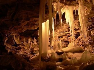 Своё название пещера получила от славянс