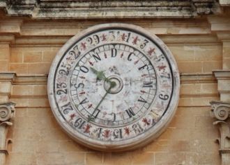 Часы на Соборе Святого Павла в Мдине име