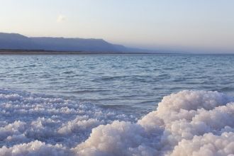Минеральный состав Мертвого моря считает
