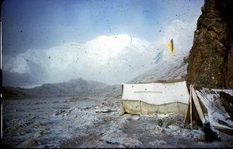 1977 — Индийская экспедиция совершает вт
