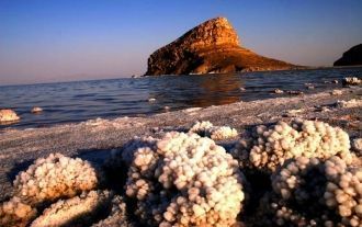 Озеро Урмия - это большое бессточное сол